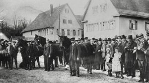 Dieses Foto entstand ungefähr 1935 und zeigt die Prämierung beim Bernhäuser Pferdemarkt. Foto: Stadtarchiv Filderstadt