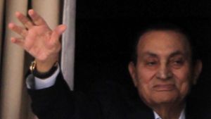 Das Foto zeigt Husni Mubarak im Jahr 2017. (Archivbild) Foto: dpa/Khaled Elfiqi