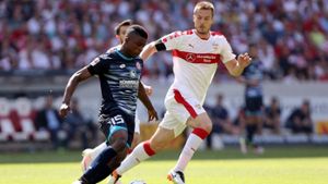 Verlässt Toni Sunjic (rechts) den VfB Stuttgart in Richtung Griechenland? Foto: Pressefoto Baumann