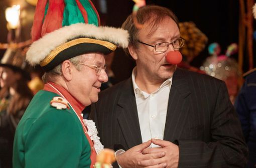 Geschäfte beim Karneval: der Amtsleiter  Stüssgen (Joachim Król, li.) und der Unternehmer Asch (Rainer Bock) Foto: WDR/Frank Dicks