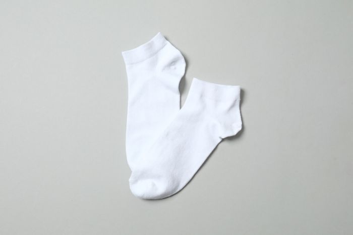 Weiße Socken wieder weiß bekommen: 3 Mittel