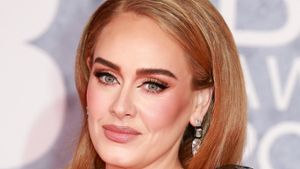 Sängerin Adele plant offenbar, sich mit einer Kosmetik-Firma ein zweites Standbein aufzubauen. Foto: Fred Duval/Shutterstock