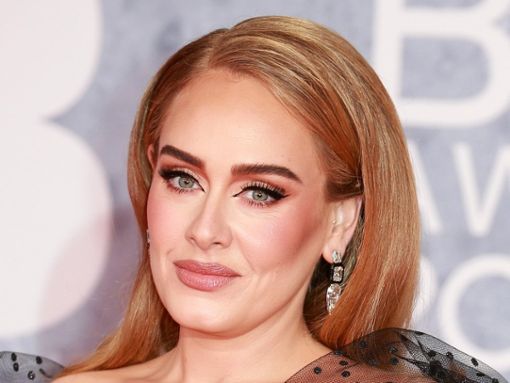 Sängerin Adele plant offenbar, sich mit einer Kosmetik-Firma ein zweites Standbein aufzubauen. Foto: Fred Duval/Shutterstock