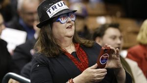 Eine Anhängerin von Donald Trump – der Präsidentschaftswahlkampf in den USA nimmt an Fahrt auf. Foto: AP
