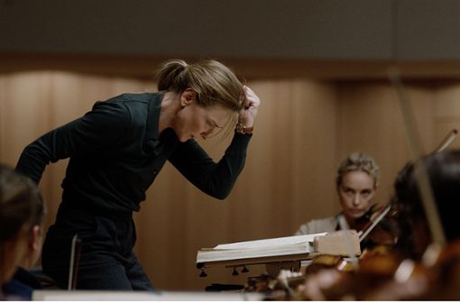 Cate Blanchett spielt die eiserne Dirigentin Lydia Tár, an ihrer Seite Filmpartnerin Nina Hoss. Foto: Courtesy of Focus Features/Courtesy of Focus Features