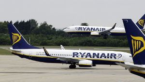 Der in der Kritik stehende Billigflieger Ryanair hat mit der Veröffentlichung einer Liste von Flügen begonnen, die in den Wochen bis zum 31. Oktober ausfallen sollen. Foto: AP