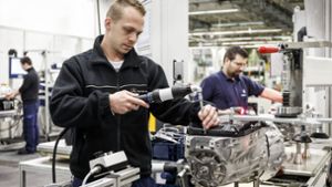 Im Sommer kam es im Werk Untertürkheim zu einem heftigen Streit um die Produktion von Teilen für Elektromobile. Foto: Daimler