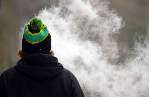 Das Rauchen einer E-Zigarette hatte für zwei Jugendliche aus Bayern gravierende Konsequenzen. Foto: imago images/Gottfried Czepluch/Gottfried Czepluch