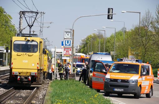 Der 14-Jährige hatte das Schienenfahrzeug wohl nicht gesehen und lief vor der Bahn auf den Übergang. Foto: Andreas Rosar Fotoagentur-Stuttgart