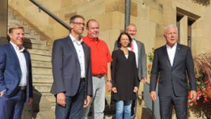 Harry Mergel (rechts) kann bei seiner Kandidatur auf eine breite Unterstützung bauen. Für ihn sprechen sich (von links) Nico Weinmann  (FDP), Thomas Randecker (CDU), Herbert Burkhardt (Freie Wähler), Susanne Bay (Grüne) und Rainer Hinderer (SPD) Foto: red/Wein