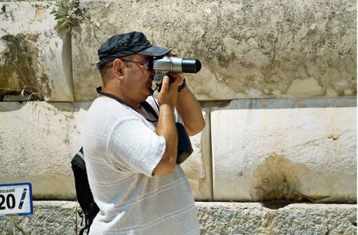 Tourist in Ephesus: Die Türkei ist als Reiseland  wieder beliebt. Foto: Caro/Hoffmann