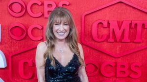 Jane Seymour strahlend jung bei CMT Music Awards