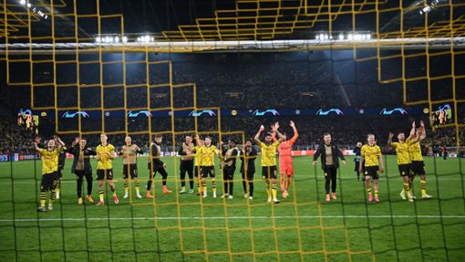 Hoffen nun auf den Einzug ins CL-Finale: Die Dortmunder Spieler. Foto: Bernd Thissen/dpa