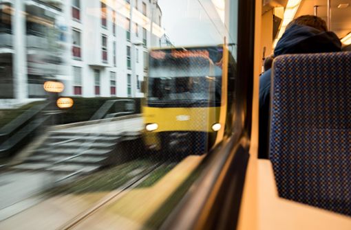 Wer hat eine Umhängetasche mit mehreren Tausend Euro in der Stadtbahn vergessen? (Symbolfoto) Foto: Lichtgut/Max Kovalenko