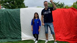 Hier feiert Sossio Romano mit seiner Tochter den Titel der Italiener bei der Fußball-EM 2021 – jetzt will er nach Rimini. Foto: Romano/ 
