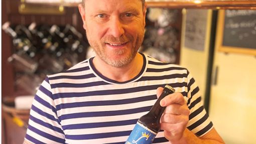 Zu den Jubiläen schenkt Andy Rothacker „seiner“ Stadt jetzt ein Bier. Foto: privat