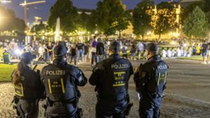 Polizeipräsenz  in Stuttgart nach der Krawallnacht. Foto: imago images/Arnulf Hettrich
