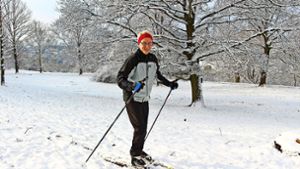 Jürgen Lilienfein fährt nicht nur auf der Alb Ski, sondern  auch im Eichenhain – wenn denn mal etwas Schnee liegen bleibt. Foto: Caroline Holowiecki