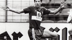 Srecko Katanec (Foto: Saison 1988/89) kehrt als Fußball-Nationaltrainer von Slowenien zurück. Der frühere Bundesligaprofi des VfB Stuttgart wird Nachfolger von Aleksander Ceferin, der das Amt nach dem schwachen Start in die WM-Qualifikation aufgegeben hatte. Foto: Baumann