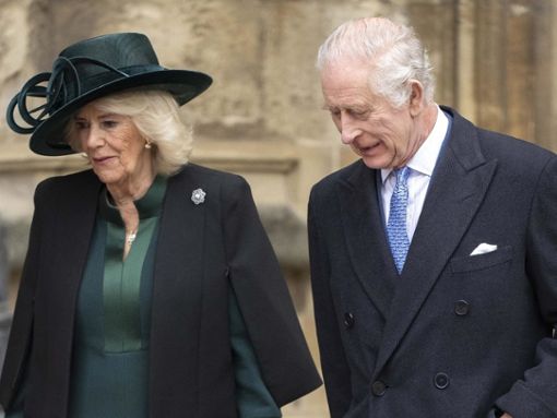 Königin Camilla und König Charles III. ehren die verstorbene Queen an ihrem 98. Geburtstag. Foto: Backgrid/Action Press