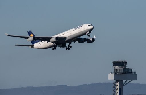 Lufthansa und Eurowings streichen im Sommer zahlreiche Flüge. Foto: dpa/Boris Roessler