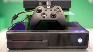 Für Computerspielfans scheinbar ein begehrtes Objekt: die Xbox One von Microsoft. Foto: dpa