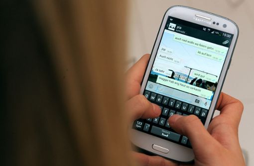 Auch Android-Nutzer können WhatsApp-Chats nun per Fingerabdruck sperren. Foto: dpa/Ingo Wagner