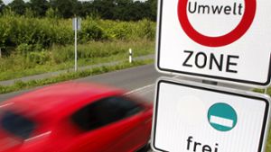 Aus Sicht der Grünen kann eine neue Blaue Plakette einen Flickenteppich an Fahrverboten verhindern. Foto: dpa
