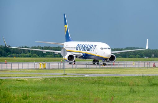 Ein Flugzeug von Ryanair musste in Griechenland notlanden. (Symbolbild) Foto: imago images/newspix/MARCIN BANASZKIEWICZ