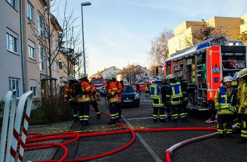 Ein Brand in einer Tiefgarage in Gerlingen fordert am Donnerstag die Feuerwehr. Foto: SDMG