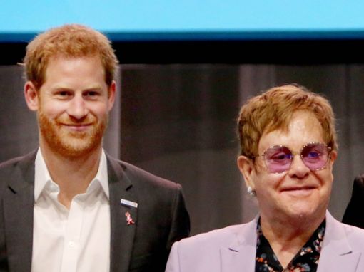 Prinz Harry und Elton John gehören zu den insgesamt sieben Promi-Klägern gegen die Daily Mail-Herausgeber. Foto: imago/PPE