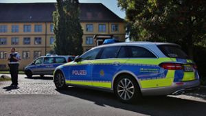Polizisten riegeln das Zentrum für Psychiatrie in Winnenden ab. Foto: 7aktuell.de/ Lermer
