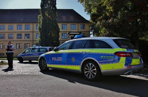 Polizisten riegeln das Zentrum für Psychiatrie in Winnenden ab. Foto: 7aktuell.de/ Lermer