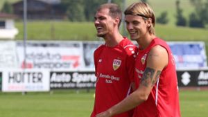 Borna Sosa (rechts), hier neben Pascal Stenzel, wird dem VfB noch eine Weile fehlen. Foto: Pressefoto Baumann/Alexander Keppler