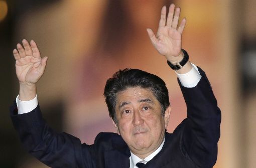 Japanische Wähler bestätigen in ersten Trends Shinzo Abes Koalition. Foto: AP