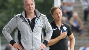 Durchleben derzeit eine schwierige Phase bei den Stuttgarter Kickers: Der Sportliche Leiter Lutz Siebrecht (li.) und Trainer Ramon Gehrmann. Foto: Baumann