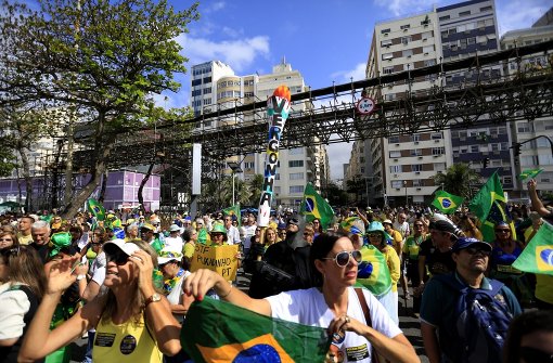 Tausende Brasilianer gingen auf die Straßen, um gegen Korruption und die politische Führung zu demonstrieren. Foto: dpa
