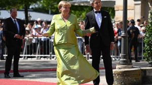 Auch Angela Merkel – hier mit ihrem Mann Joachim Sauer – war begeistert. Foto: AFP/CHRISTOF STACHE