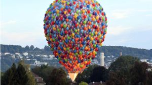 Ein echter Hingucker ist dieser Heißluftballon, der aus vielen kleinen Ballons zu bestehen scheint. Foto: dpa