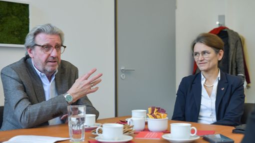 Gesamtmetallchef Stefan Wolf im Gespräch mit DHBW-Präsidentin Martina Klärle. Foto: LICHTGUT/Max Kovalenko