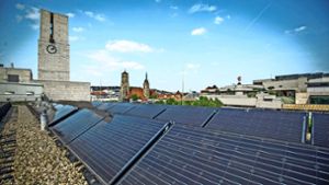 Auf dem Stuttgarter Rathaus wird Solarstrom erzeugt. Bei landeseigenen Gebäuden in der Stadt ist bei dieser Form der Energiegewinnung noch Luft nach oben. Foto: Lichtgut/Leif Piechowski