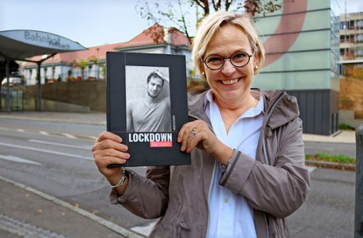 Nach den „Lockdownskizzen“ möchte Ingrid Blessing ein Buch über Autobahnraststätten an  der A 7 machen.Foto: Eva Herschmann Foto:  