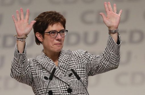 Die CDU-Chefin Annegret Kramp-Karrenbauer muss vor das Stockacher Narrengericht. Foto: dpa