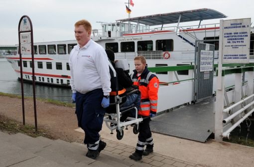 Insgesamt 85 Reisende sind auf einem Hotelschiff auf dem Rhein an Brechdurchfall erkrankt. Foto: dpa