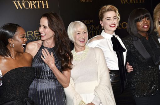 Die L’Oréal Markenbotschafterinnen auf dem goldenen Teppich (von links): Aja Naomi King, Andie MacDowell, Helen Mirren, Amber Heard und Viola Davis. Foto: AP/Evan Agostini