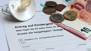 Vom Kindesalter bis mindestens zur Volljährigkeit: In Deutschland steht Eltern für ihren Nachwuchs Kindergeld zu. Foto: shutterstock / pcperle