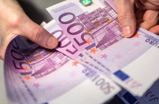 Nur noch bis zum 26. April ist der 500-Euro-Schein zu haben. Foto: dpa