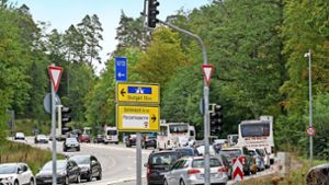 Dem Ansturm nicht gewachsen: die von Böblingen nach Schönaich führende Kreisstraße Foto: factum/Jürgen Bach