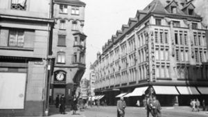 Das Kaufhaus Breuninger in Stuttgart im Jahr 1942. Die Uhr  gegenüber zeigt – fast schon symbolisch – fünf nach zwölf. Foto: Stadtarchiv