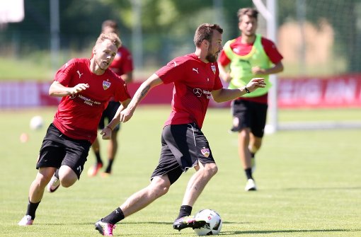 Der VfB Stuttgart um Kevin Großkreutz und Alexandru Maxim (links) testen am Freitag gegen Spartak Moskau. Foto: Pressefoto Baumann